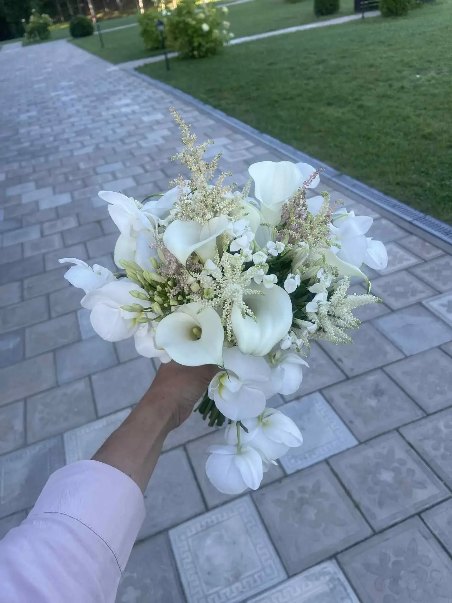 Bridal bouquet of white calla lilies and freesia by Fleuristry